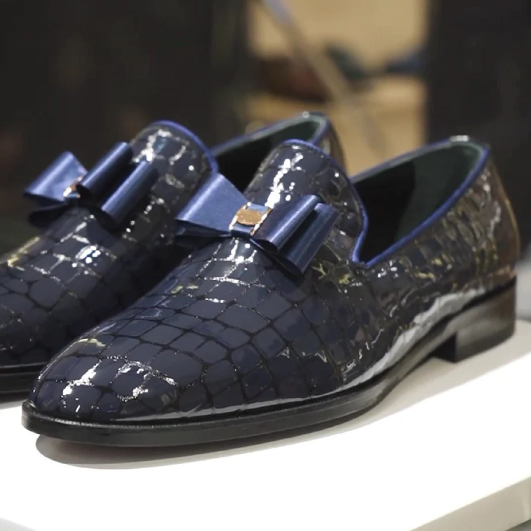 Zapatos de cuero brillante sin cordones con lazo