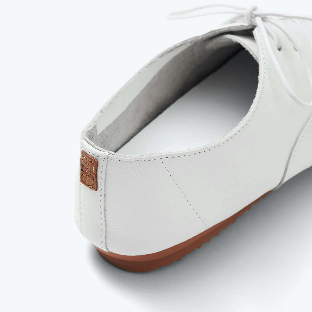 Zapatos de cuero con suela baja para mujer