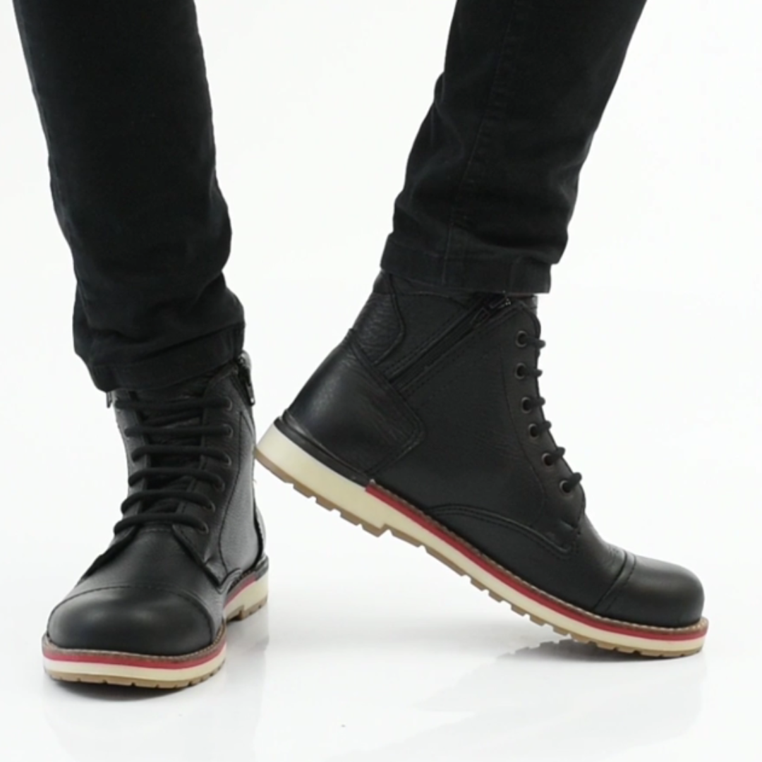 Bota de cuero con cordones para hombre®