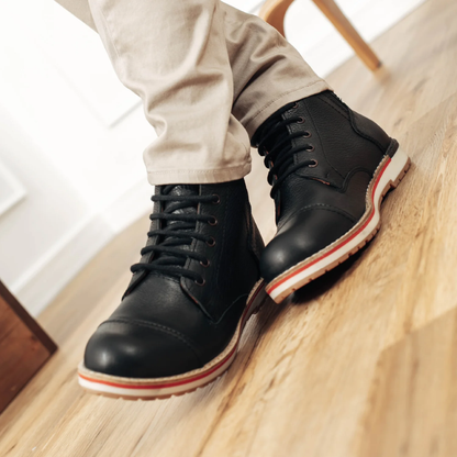 Bota de cuero con cordones para hombre®
