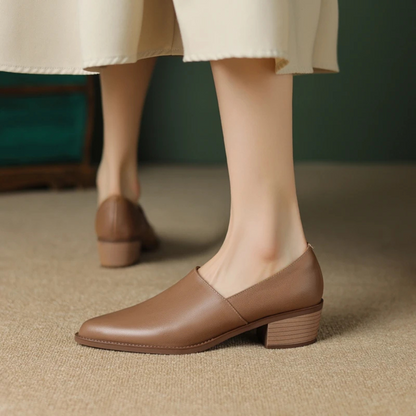 zapatos de piel auténtica con punta puntiaguda y tacón medio