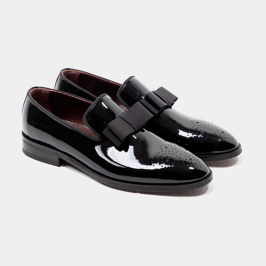 Zapatos de cuero brillante sin cordones con lazo